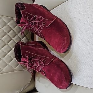 11WW Burgundy suede Propet Booties